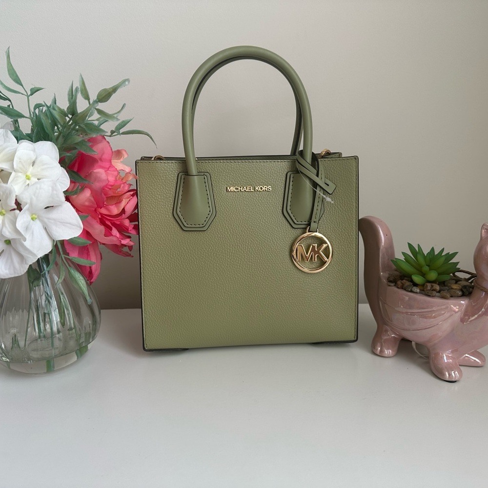 Michael Kors Mercer Medium Leather Messenger Light Sage Green